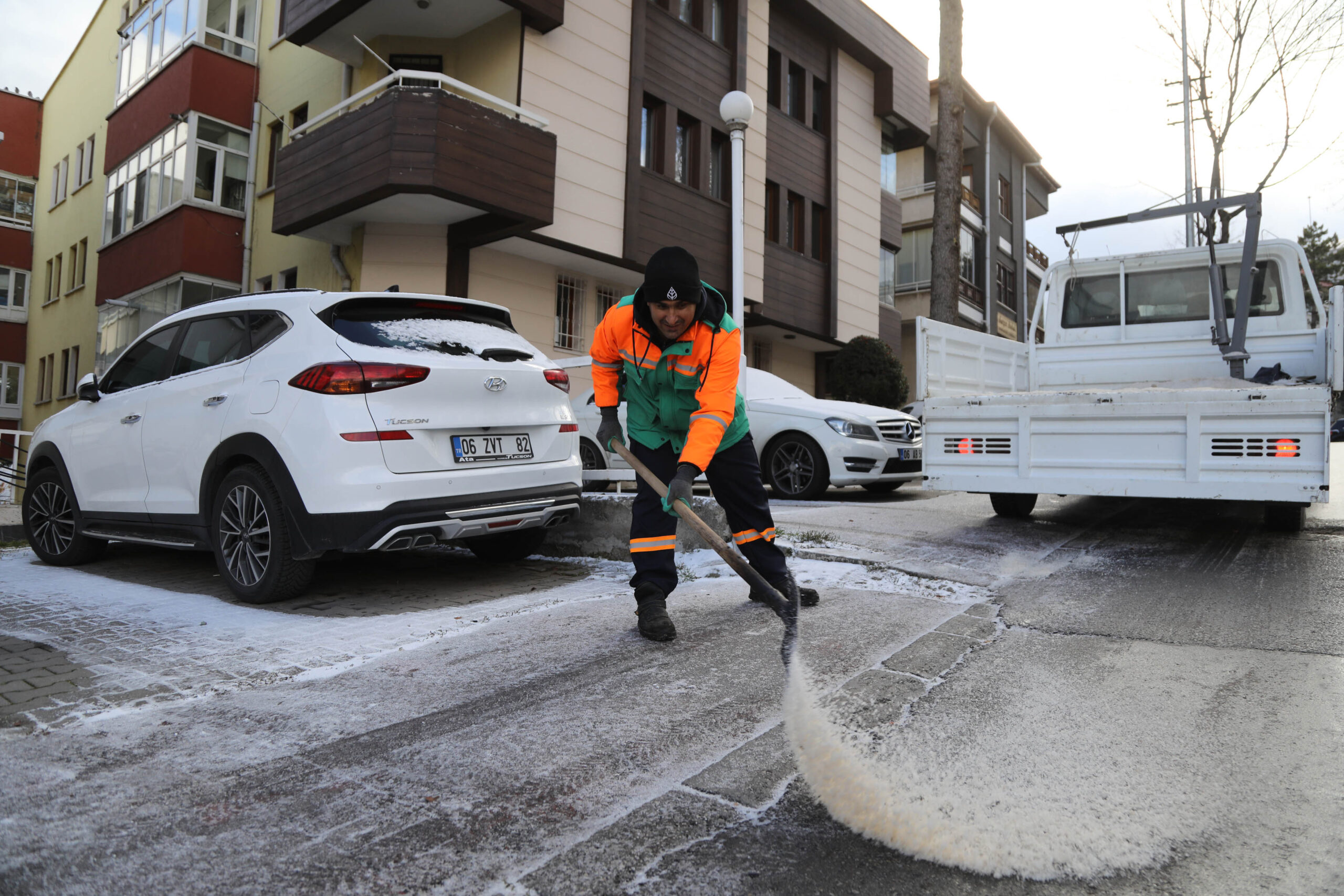 ÇANKAYA BELEDİYESİ’NDEN BUZLANMAYA KARŞI YOĞUN ÇALIŞMA