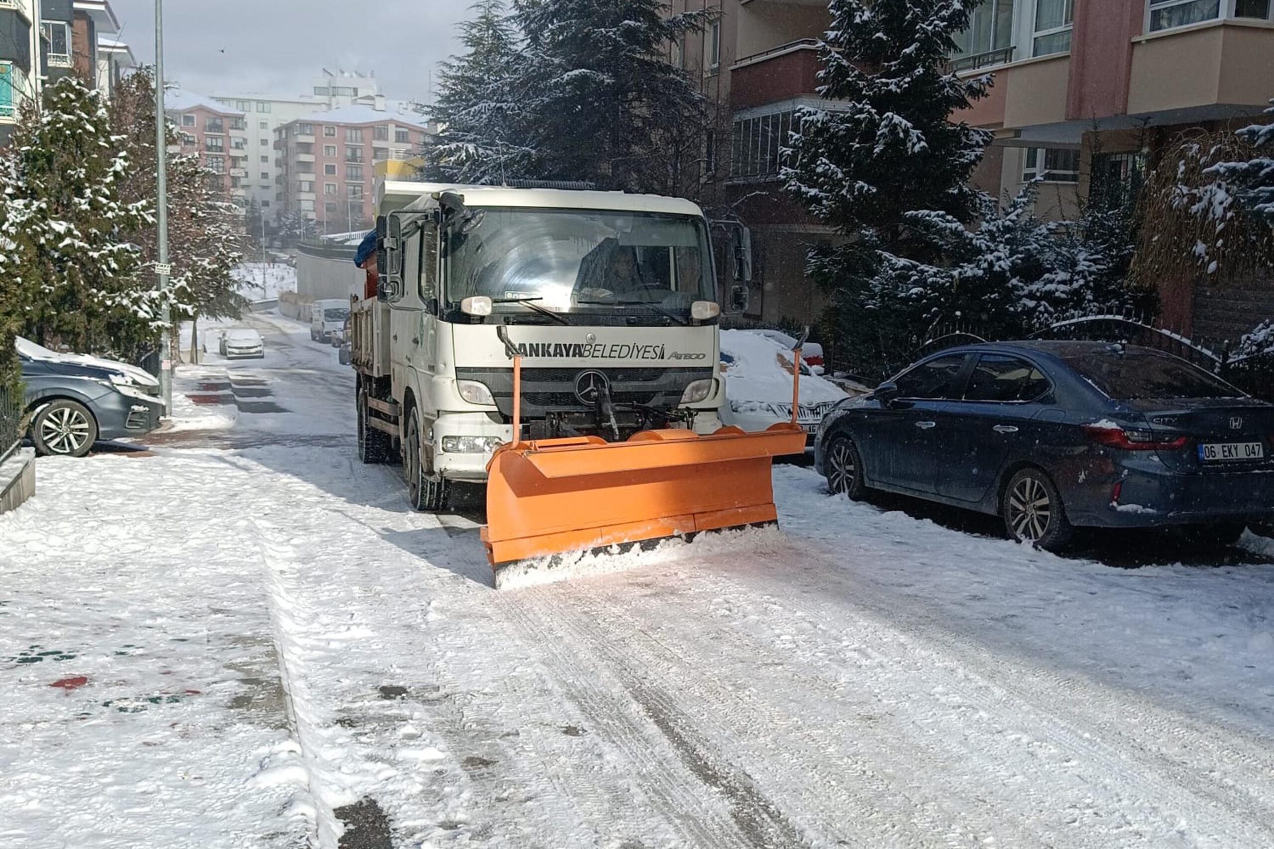 ÇANKAYA’DA KAR MESAİSİ