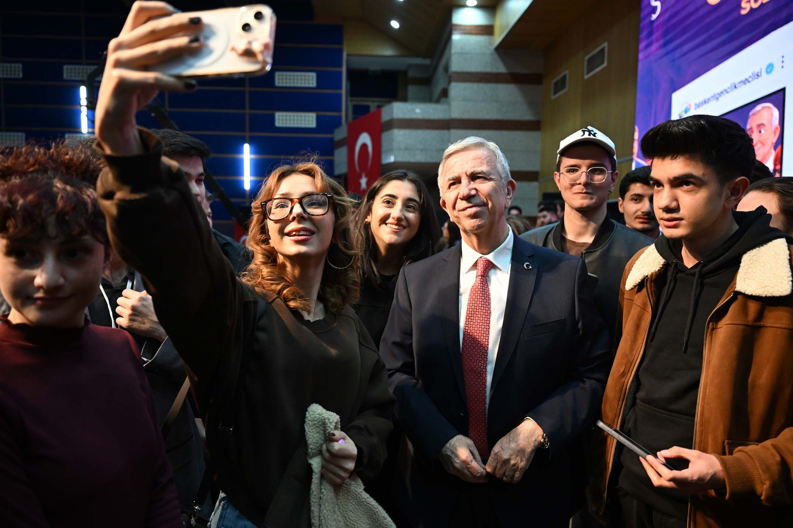 ”Senin 600 milyonluk villan var, sen hayatında bir gün çalıştın mı?”