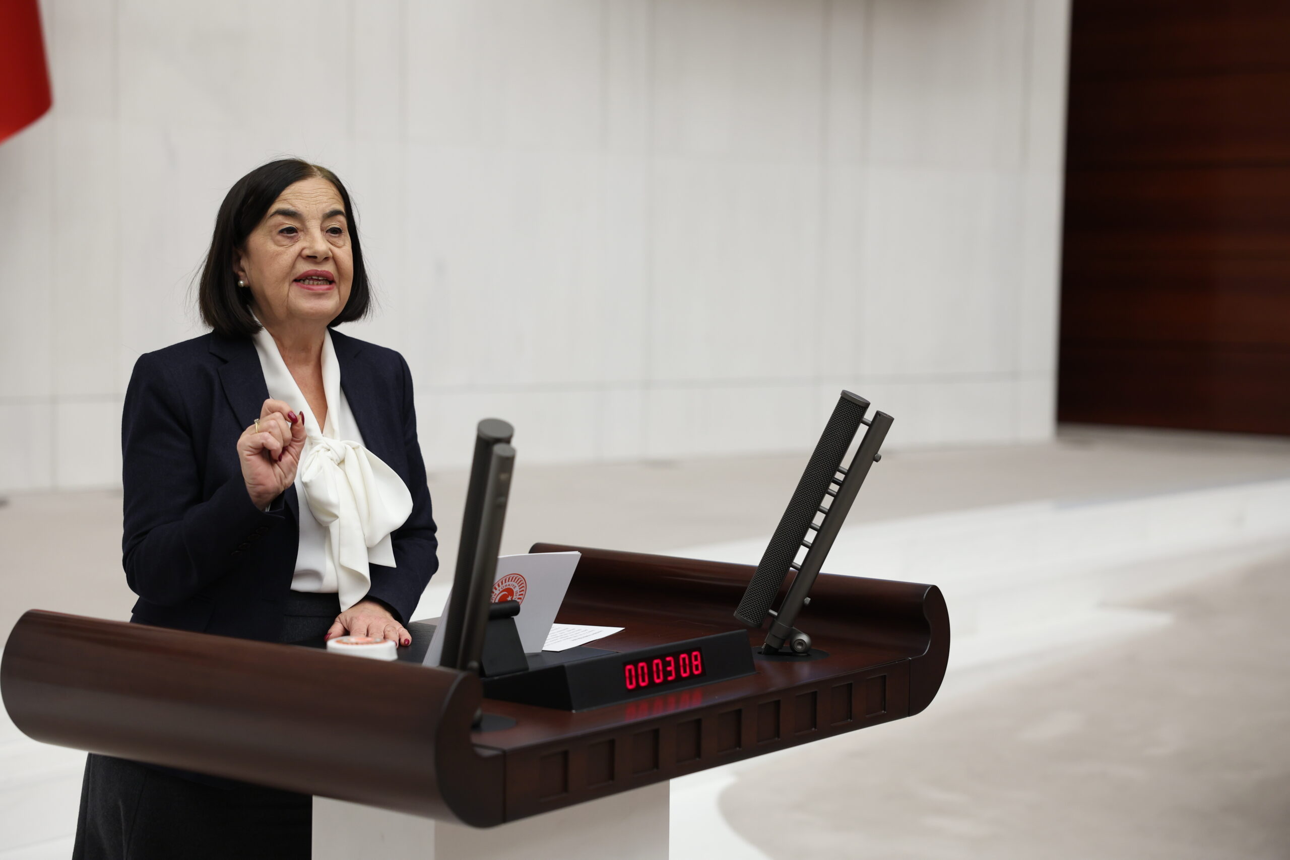 Süllü: Emekli veteriner hekimler yarı maaşa mahkûm edildi