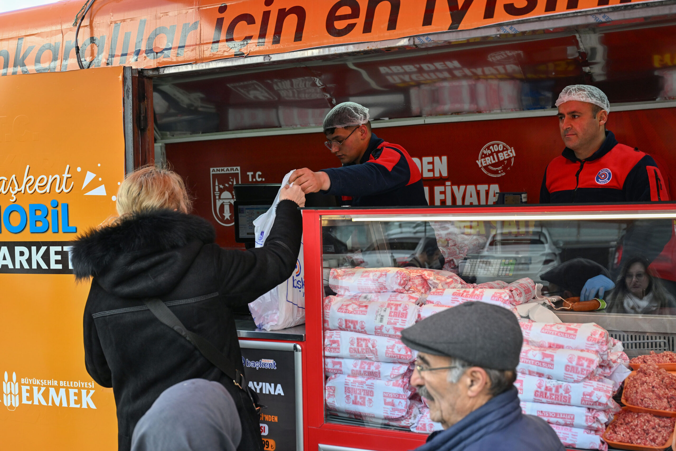ABB BAŞKENTTE MOBİL MARKET İLE ET SATIŞINA BAŞLADI
