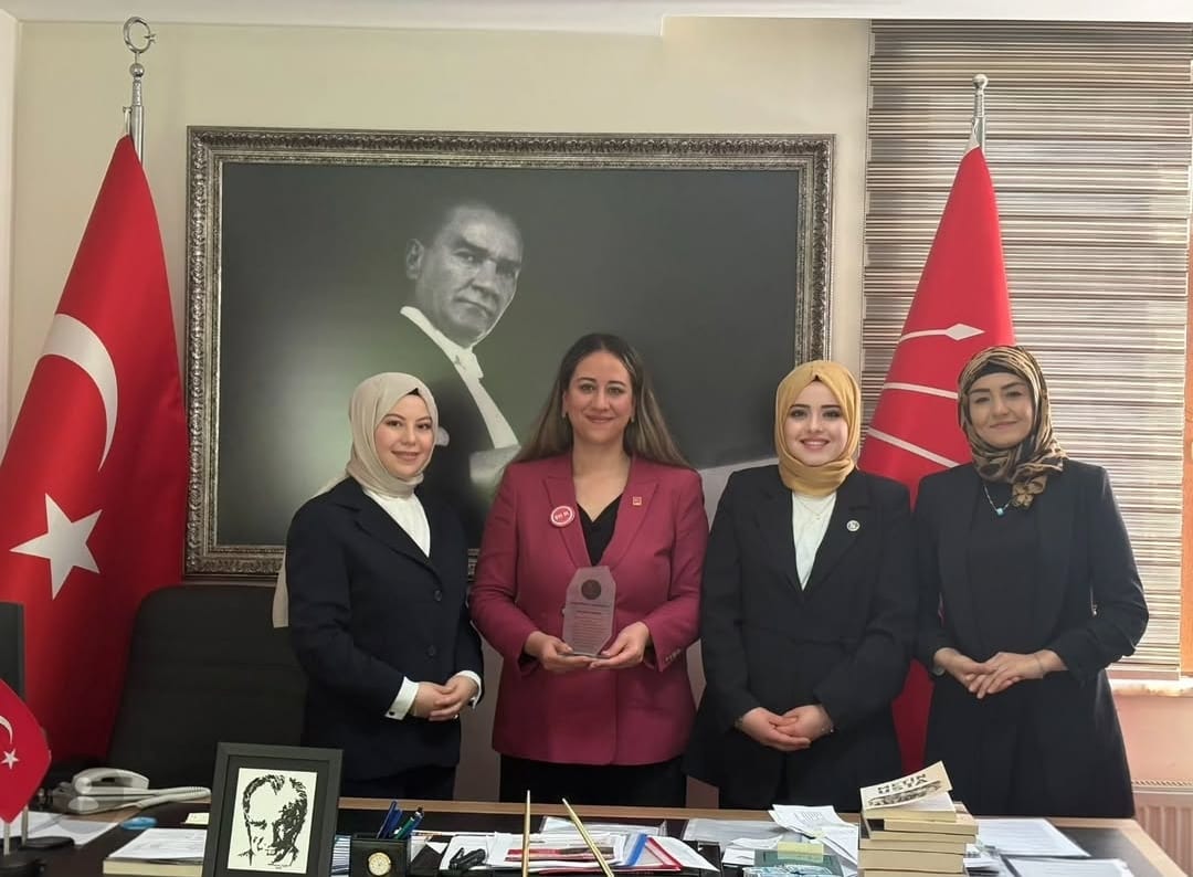 ” Kadınlar birlikte güçlü, birlikte değiştirir.””