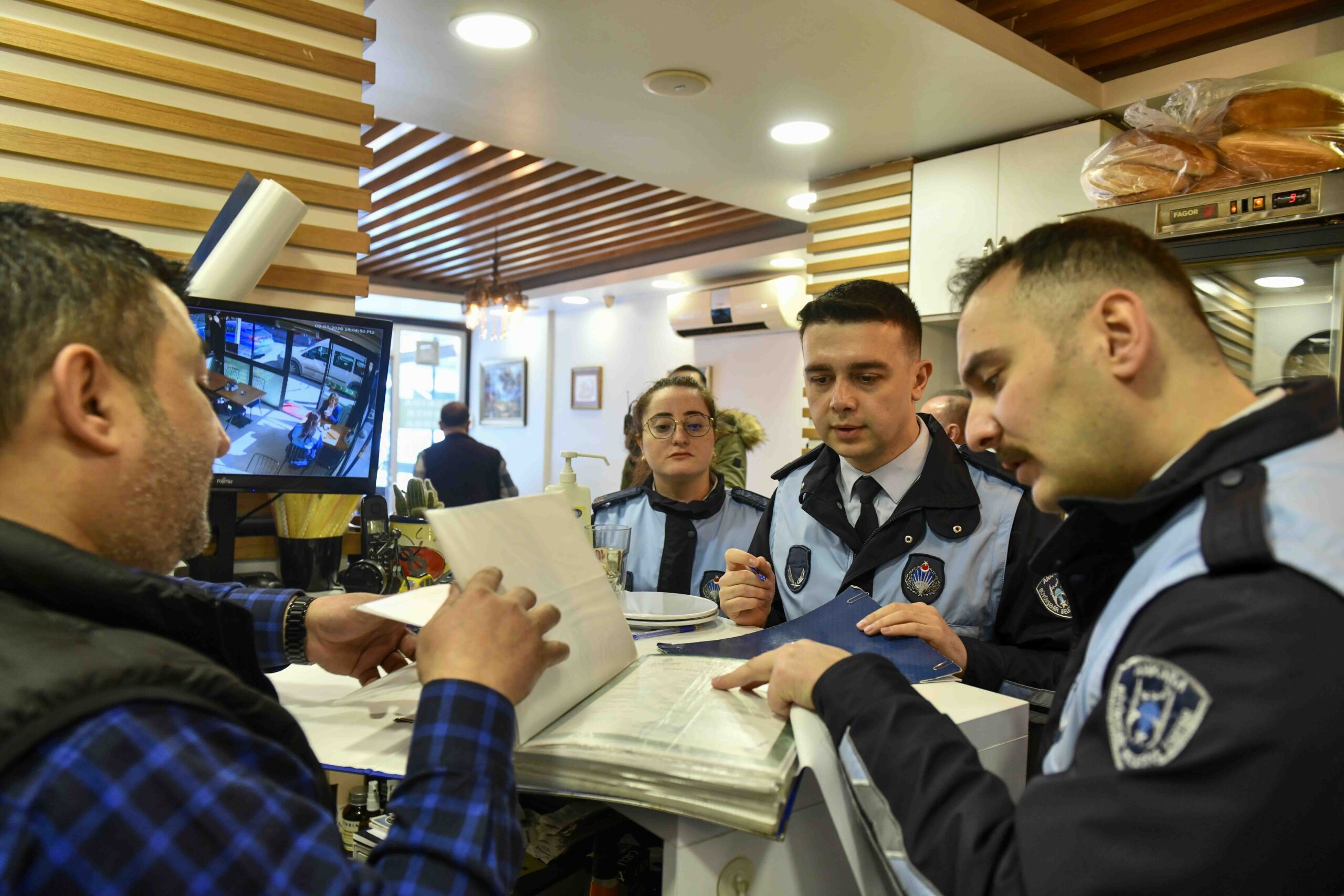 BAŞKENT’TE RAMAZAN VE BAYRAM DENETİMİ:  LOKANTA VE TATLICILAR MERCEK ALTINDA