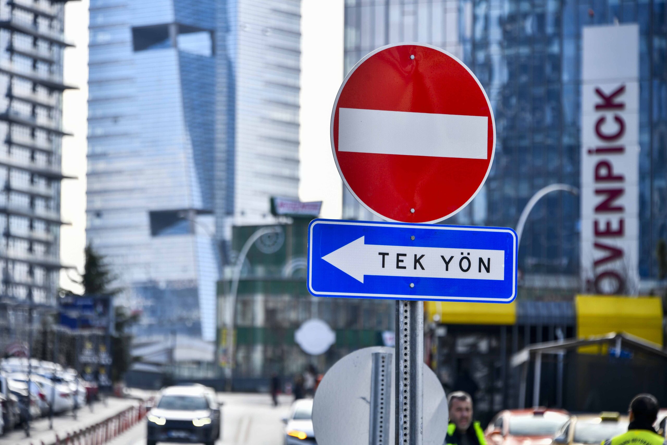 ARMADA AVM ÇEVRESİNDE “TEK YÖN” UYGULAMASI BAŞLADI