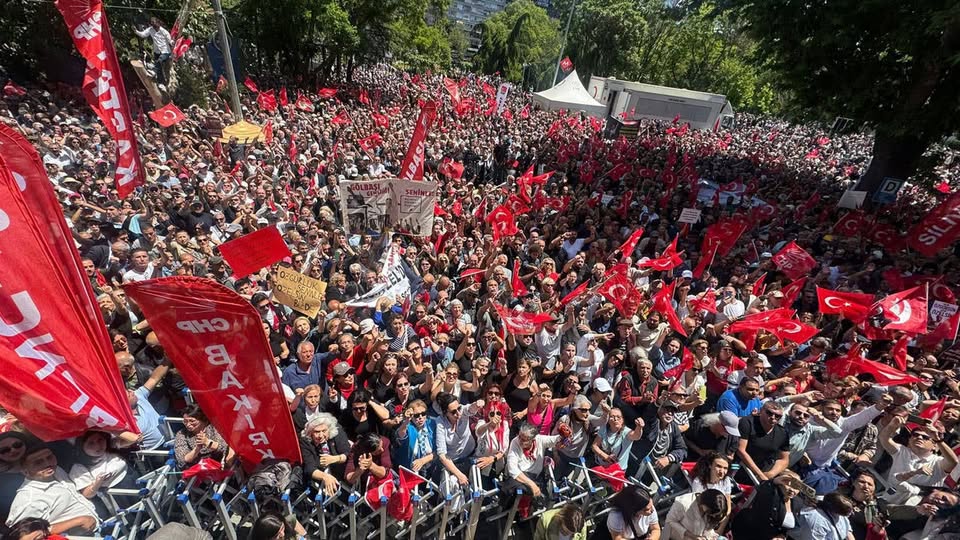 “DERHAL KURULTAY YAPILMALIDIR”