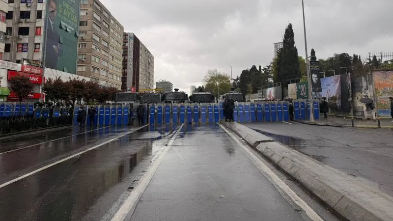 TAKSİM DE  400 GÖZALTI !