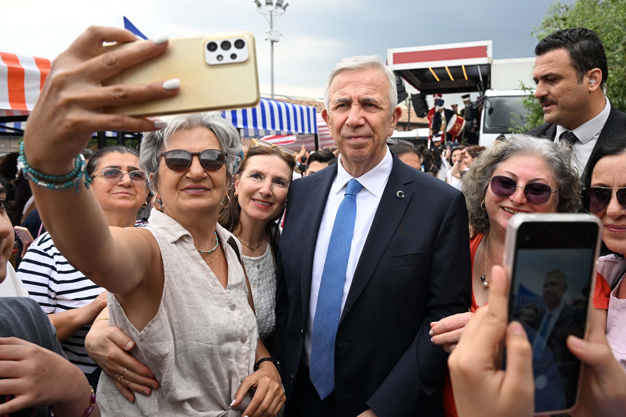 YAVAŞ: “KENTLER TARİHLERİYLE YAŞAR”