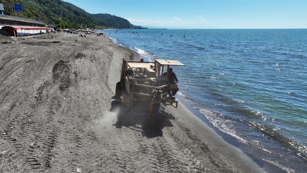 Plajlar tatilciler için hazırlanıyor