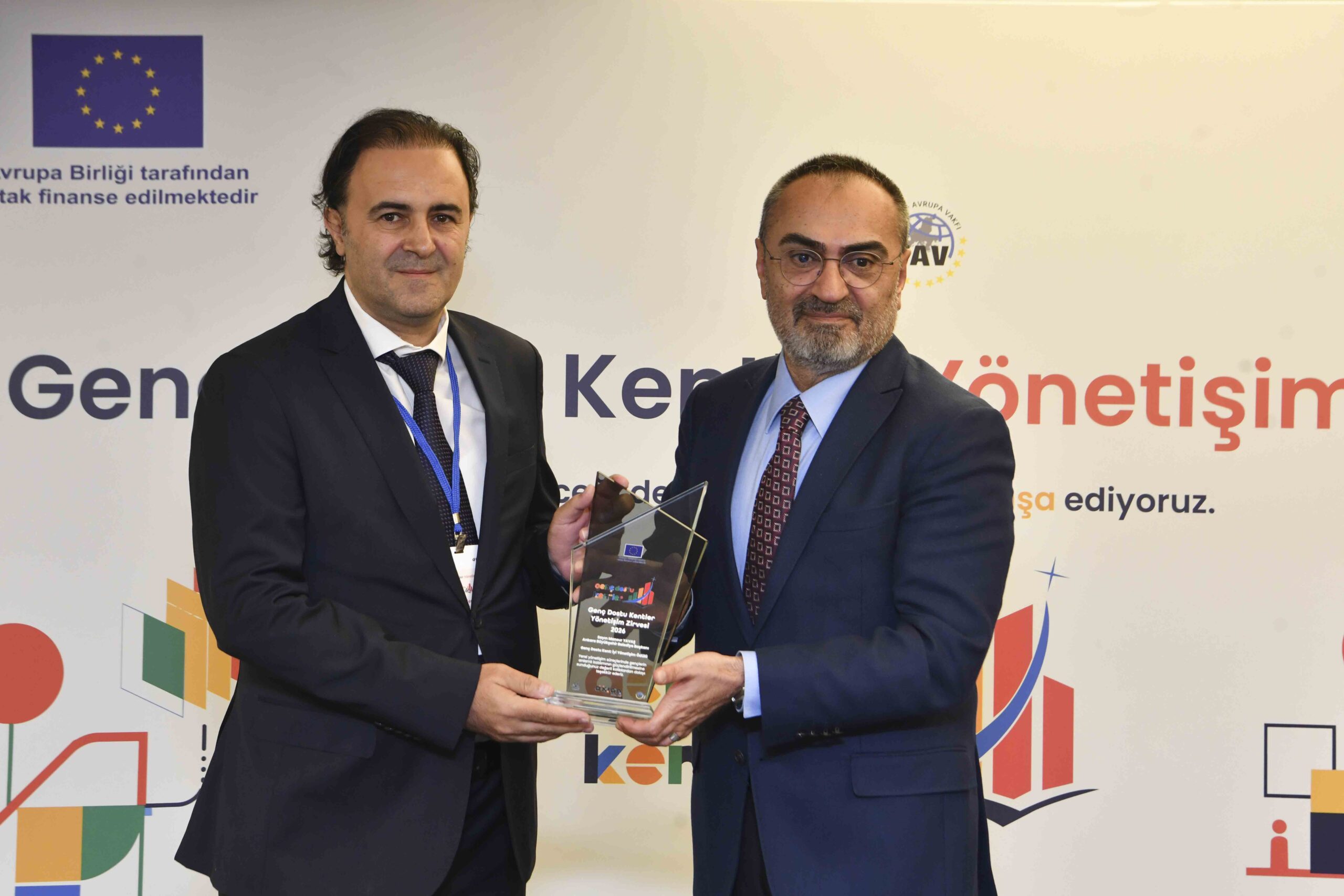 “GENÇ DOSTU YEREL YÖNETİŞİM ZİRVESİ”NDE ABB’YE ÖDÜL