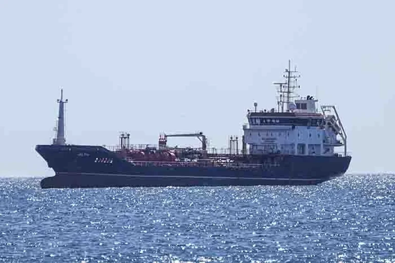 Silivri açıklarında 2 gemi çarpıştı,10 Mürettebat kayıp