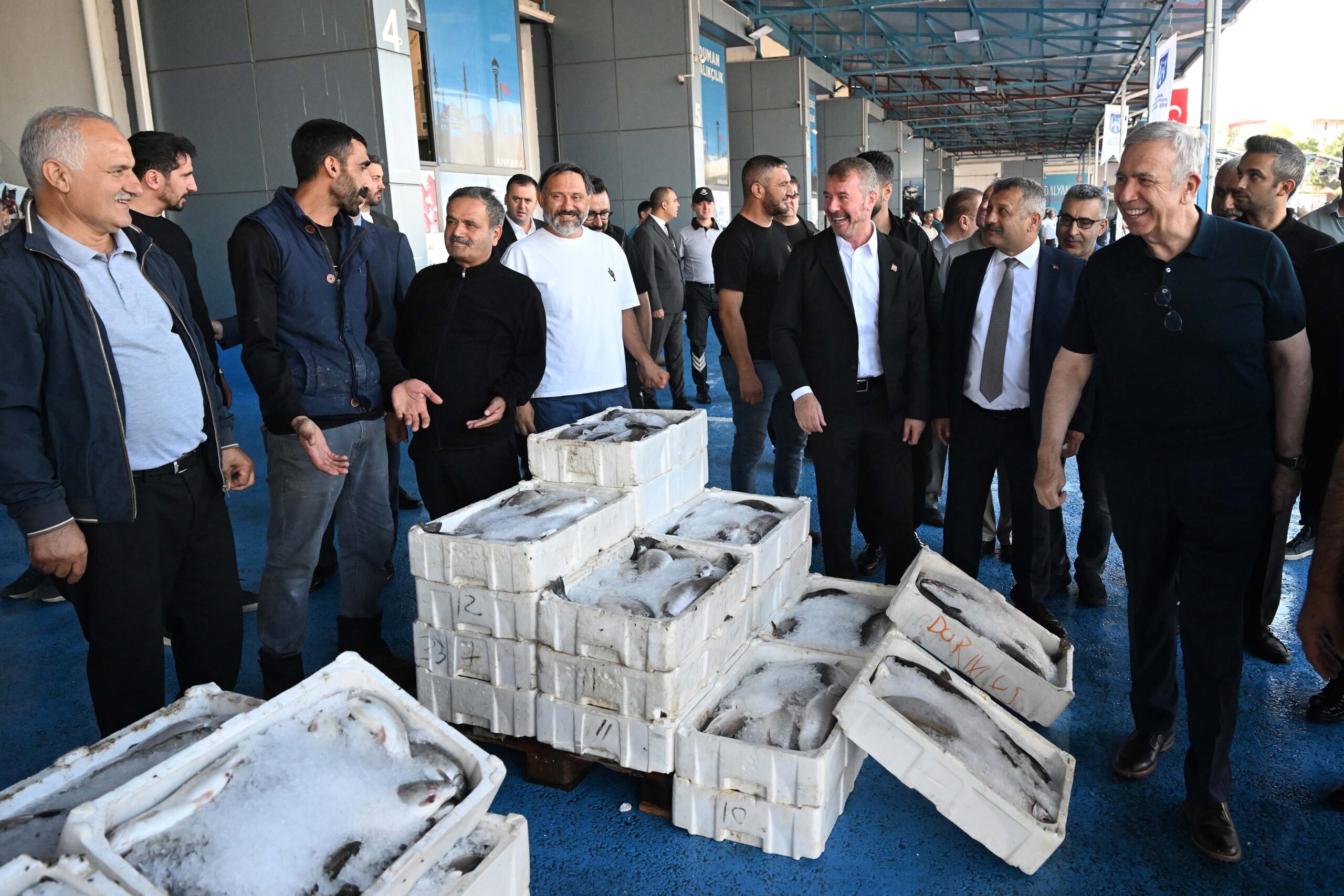 BALIKÇI ESNAFI YENİ SEZONA MANSUR YAVAŞ’LA “VİRA BİSMİLLAH” DEDİ