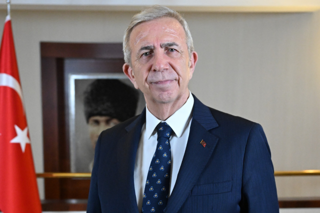 MANSUR YAVAŞ CHP’DEN İSTİFA ETTİ .”SİYASİ YOLUMA BAĞIMSIZ DEVAM EDİYORUM”