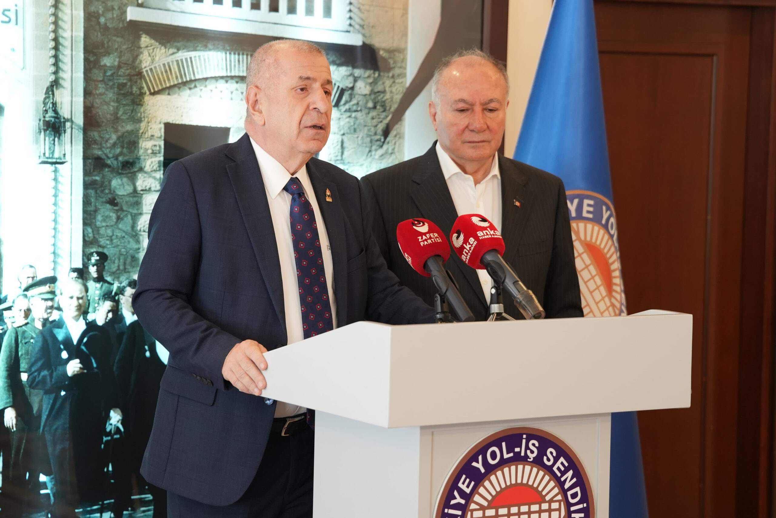 “OTOYOLLAR VE KÖPRÜLER SATILARAK İKTİDARA FON OLUŞTURULMAYA ÇALIŞILIYOR”