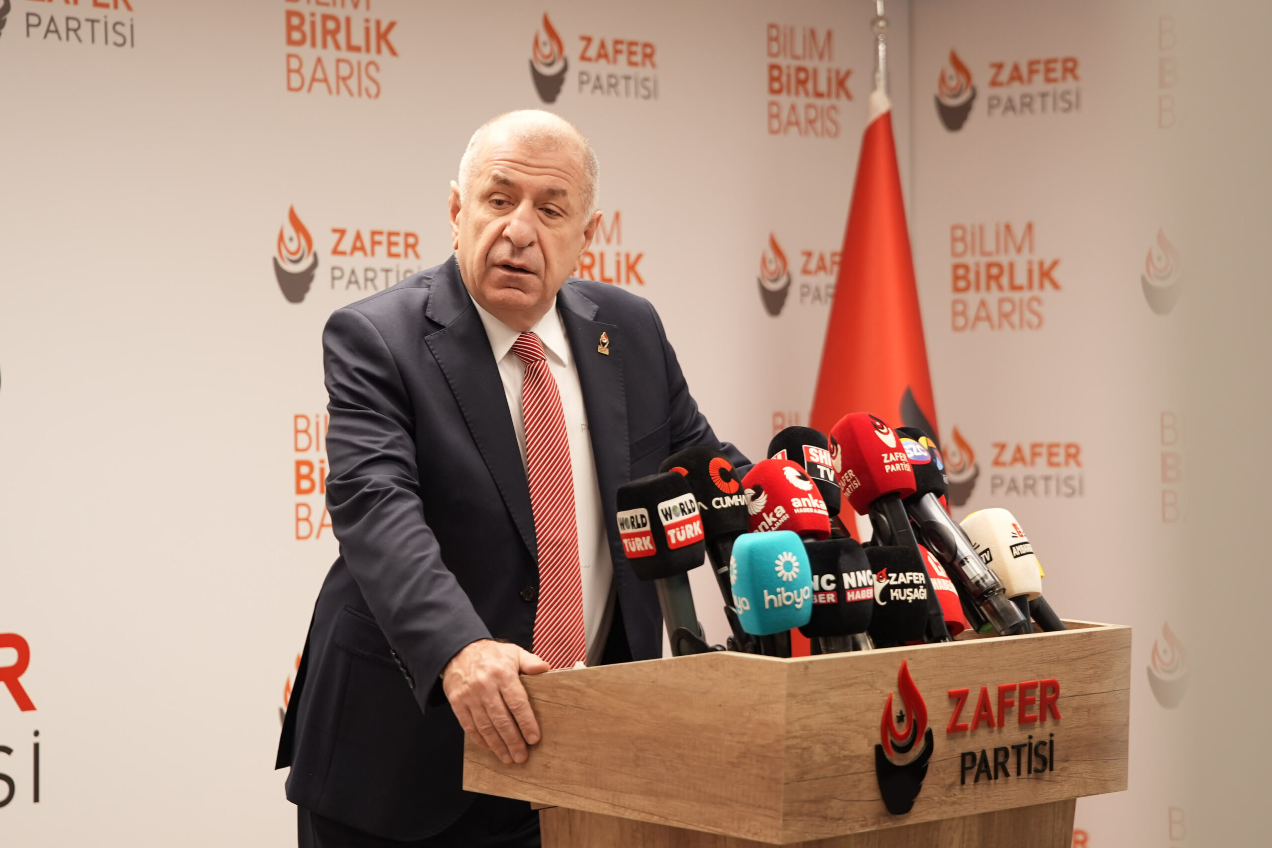 ” Mansur Bey dediği gibi bir denge politikası izliyor”