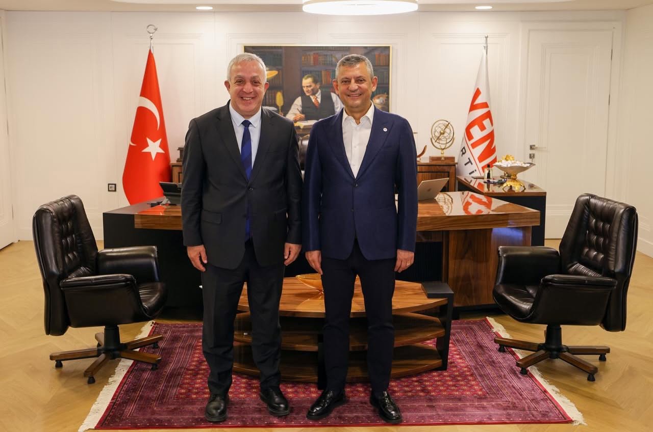 BAŞKAN ERDEM’DEN ÖZGÜR ÖZEL’E ZİYARET