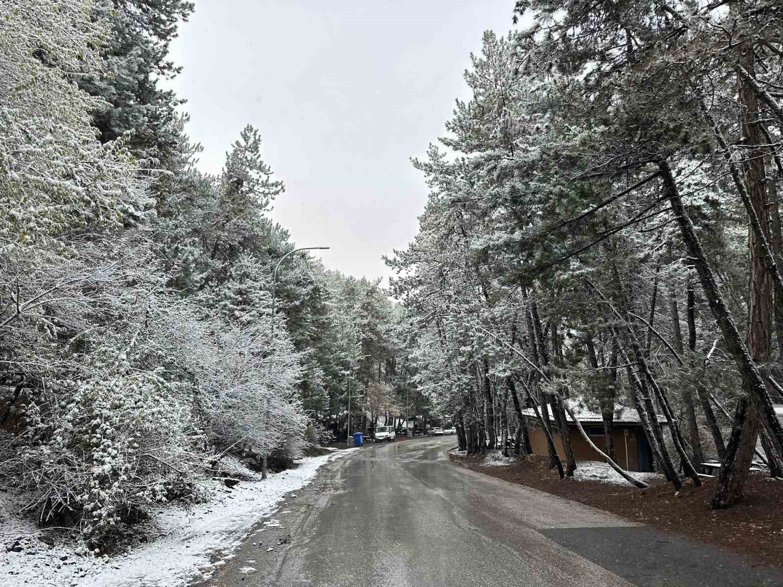 Ankara ya kar erken geldi. Kızılcahamam ve Çamlıdere  beyaza büründü