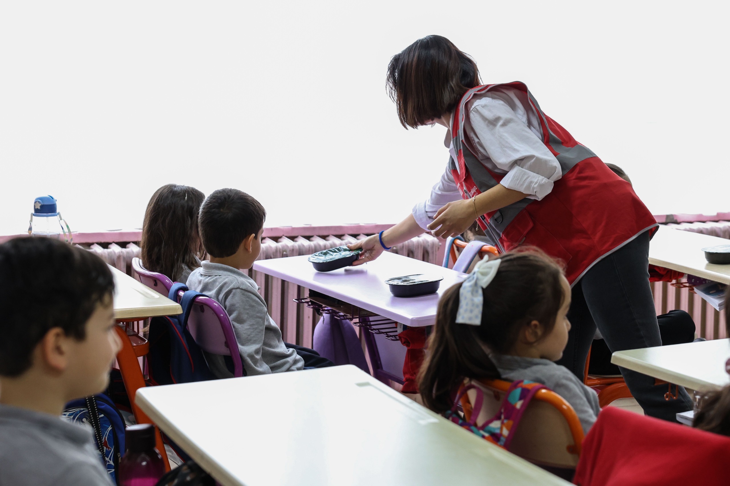 ÇANKAYA’DA 12 İLKOKULDA 1.865 ÖĞRENCİYE ÖĞLE YEMEĞİ DESTEĞİ