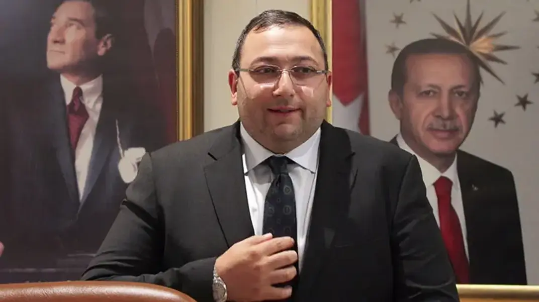 Tartışmalı seçimle Başkanvekili seçlmişti,Trafik kazasında öldü